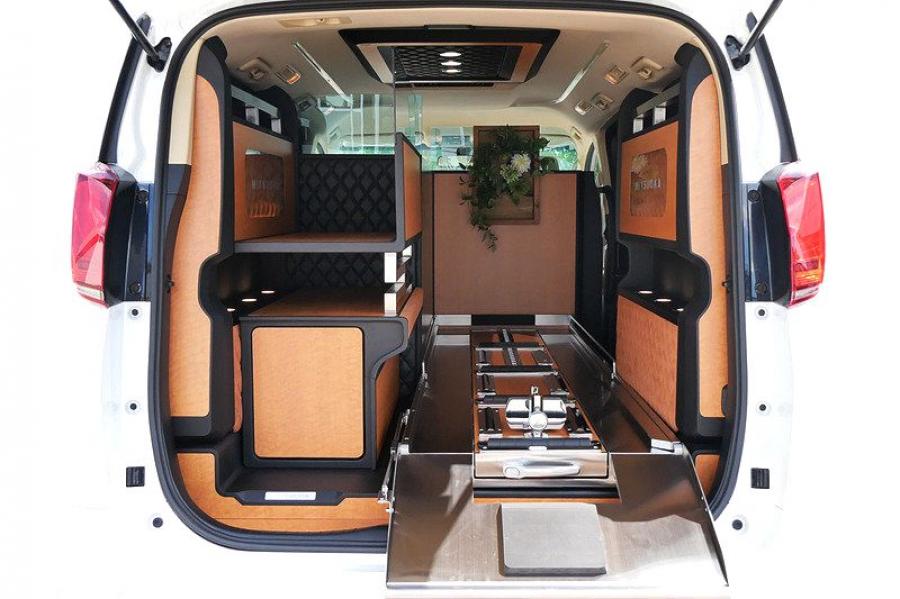 Интерьер Toyota Alphard Mitsuoka Premium Fusion 2019 года  (фото 4 из 11)
